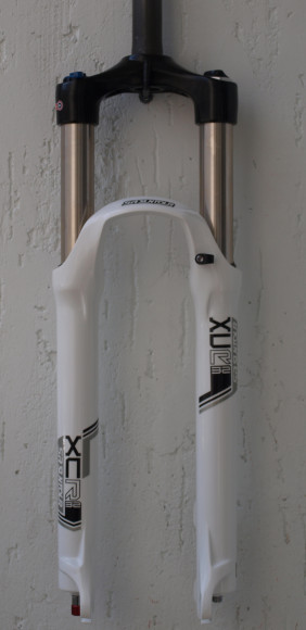 Вилка SR Suntour SF14 XCR AIR DS LO R 120 26", білий
