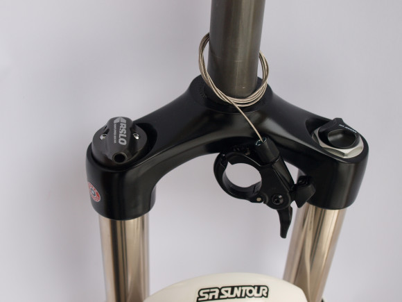 Вилка SR Suntour SF15 XCR AIR DS RL R 15QLC32 120 27.5", белый