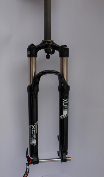 Вилка SR Suntour SF15 XCR AIR DS RL R 15QLC32 100 27.5", черный Вилка SR Suntour SF15 XCR AIR DS RL R 15QLC32 100 27.5", черный