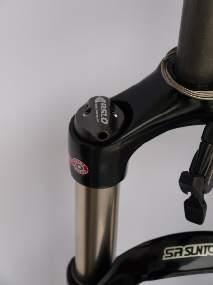 Вилка SR Suntour SF15 XCR AIR DS RL R 15QLC32 100 27.5", черный