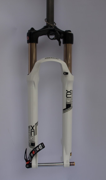Вилка SR Suntour SF15 XCR AIR DS RL R 15QLC32 100 27.5", білий Вилка SR Suntour SF15 XCR AIR DS RL R 15QLC32 100 27.5", білий